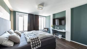 Kamar Double, pemandangan kota | Seprai premium, meja kerja, dan ruang kerja ramah laptop