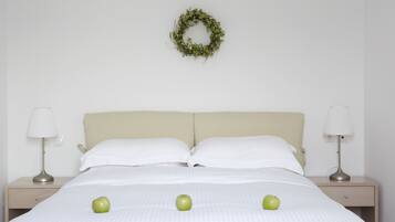 1 Schlafzimmer, Zimmersafe, Schreibtisch, Bügeleisen/Bügelbrett