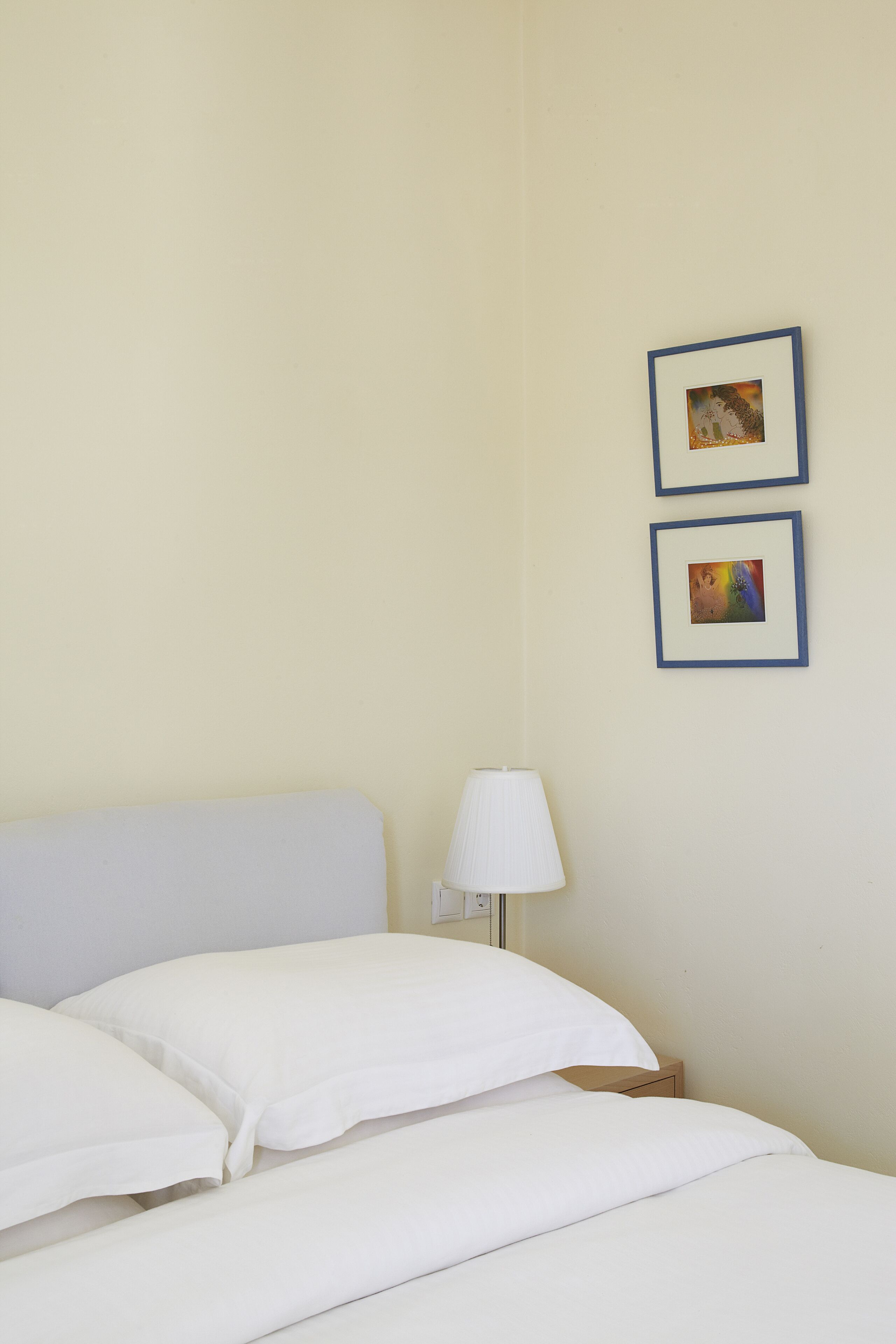 1 Schlafzimmer, Zimmersafe, Schreibtisch, Bügeleisen/Bügelbrett