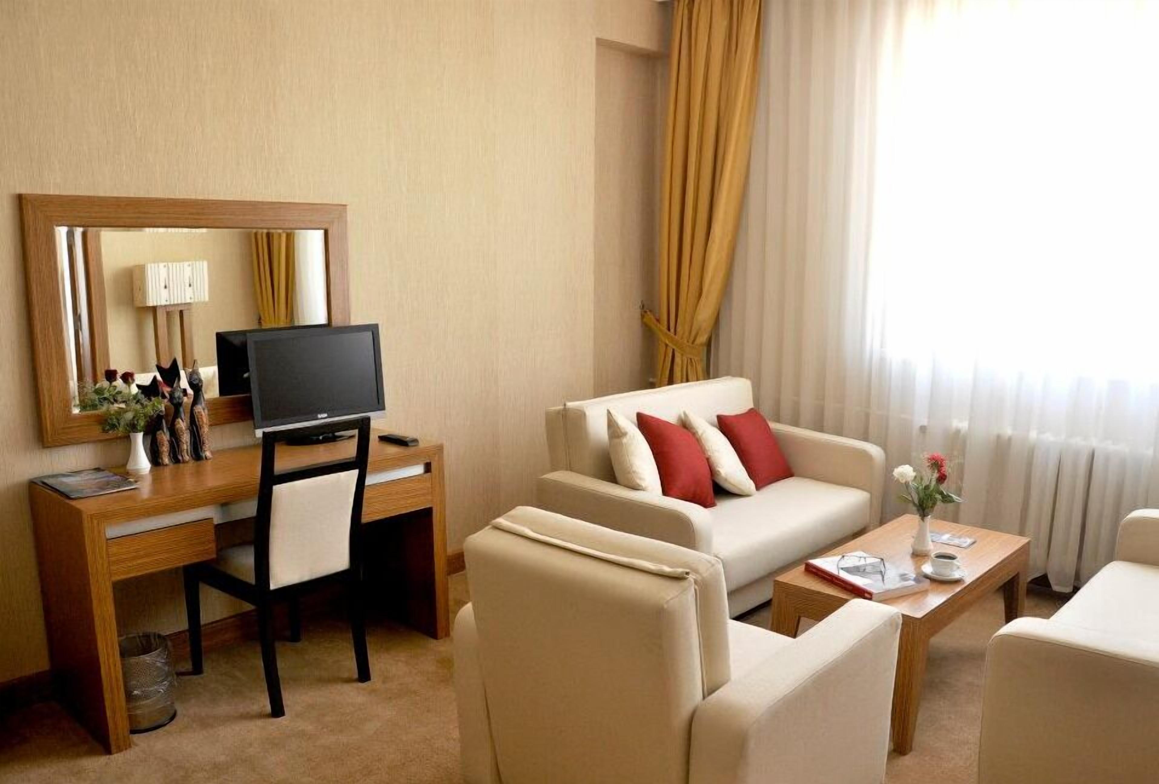 suite | living area | lcd tv