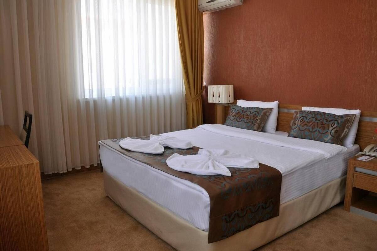 1 bedroom, minibar, desk, WiFi (free)