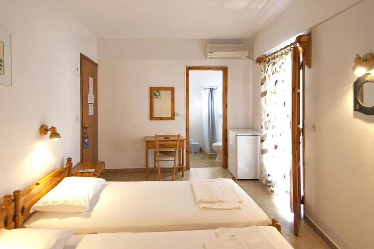 Quadruple Room | Desk, soundproofing, free cribs/infant beds, free WiFi