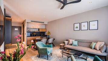 Executive Suite (Duc In Altum Suite) | Living area | LCD TV