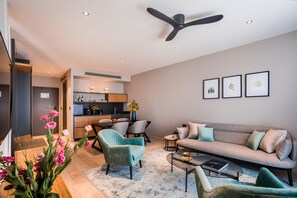 行政套房 (Duc In Altum Suite) | 起居区 | 液晶电视