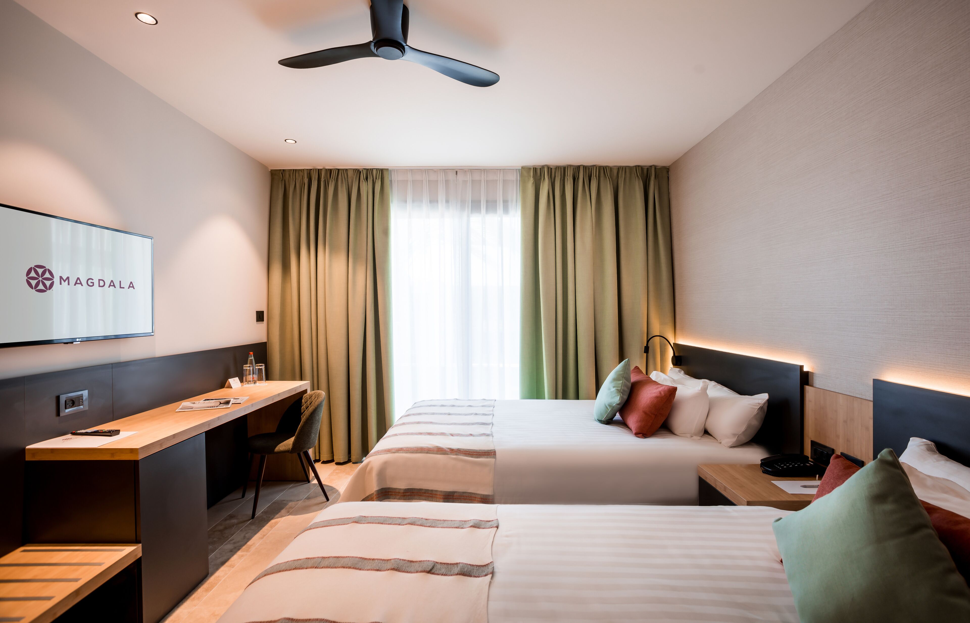 Sábanas italianas Frette, ropa de cama de alta calidad y minibar 