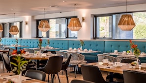 Breakfast, lunch, dinner served; local and international cuisine