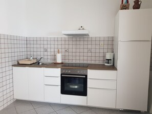 Réfrigérateur, four, plaque de cuisson, lave-vaisselle