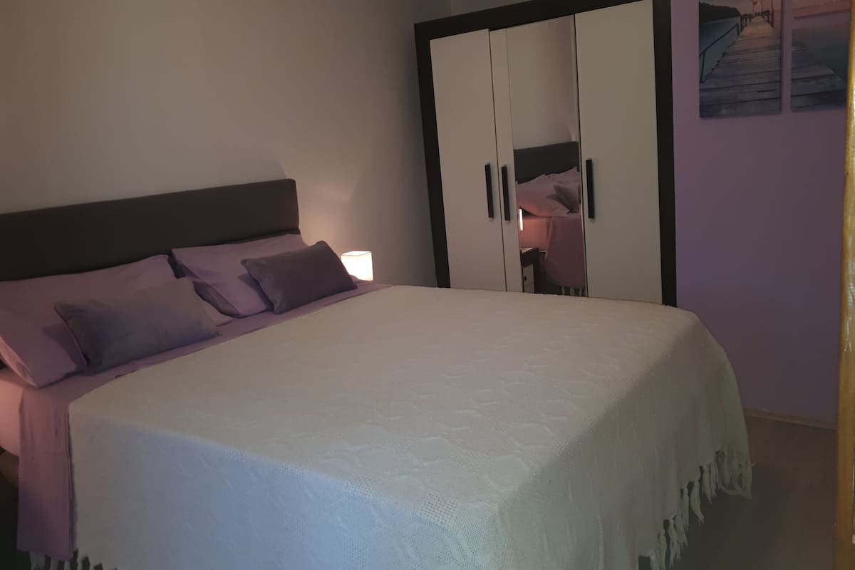 Departamento, planta baja (Grapes) | 2 habitaciones, escritorio, wifi gratis y ropa de cama