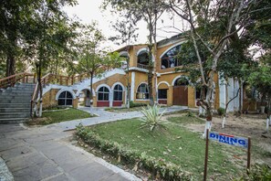 A building with a dining hall sign, stone steps, and arched windows. - Jungle King Resort (Bichhiya)