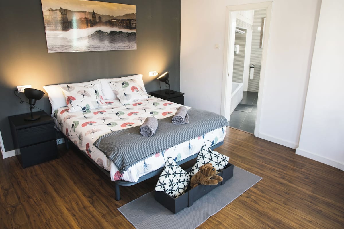Deluxe tweepersoonskamer | Luxe beddengoed, donzen dekbedden, een laptopwerkplek, gratis wifi