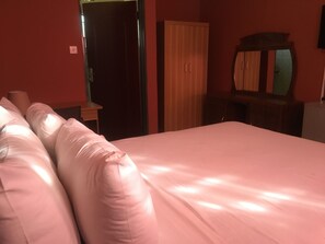 Standard Room, 1 Double Bed | Individually decorated, individually furnished, desk, iron/ironing board - Boseja Guest House (Maun)