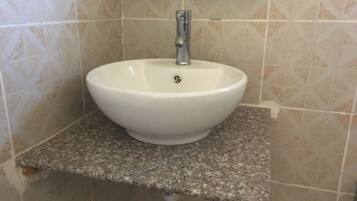 Standard Room, 1 Double Bed | Bathroom | Shower, rainfall showerhead, free toiletries, towels