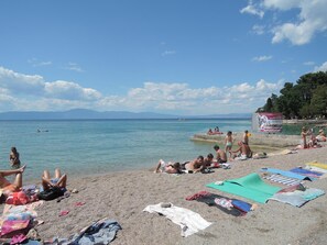 Beach nearby - Apartment Tulip (Malinska-Dubasnica)