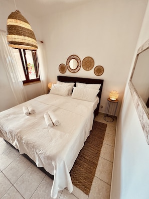 Apartment, 1 Bedroom (Street) | Free WiFi, bed sheets