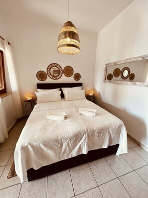 Apartment, 1 Bedroom (Street) | Free WiFi, bed sheets