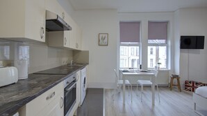 Cookware/dishes/utensils - HD Large Studio (London)