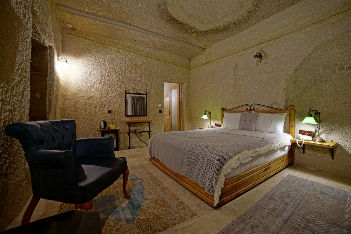 1 bedroom, in-room safe, individually decorated, individually furnished