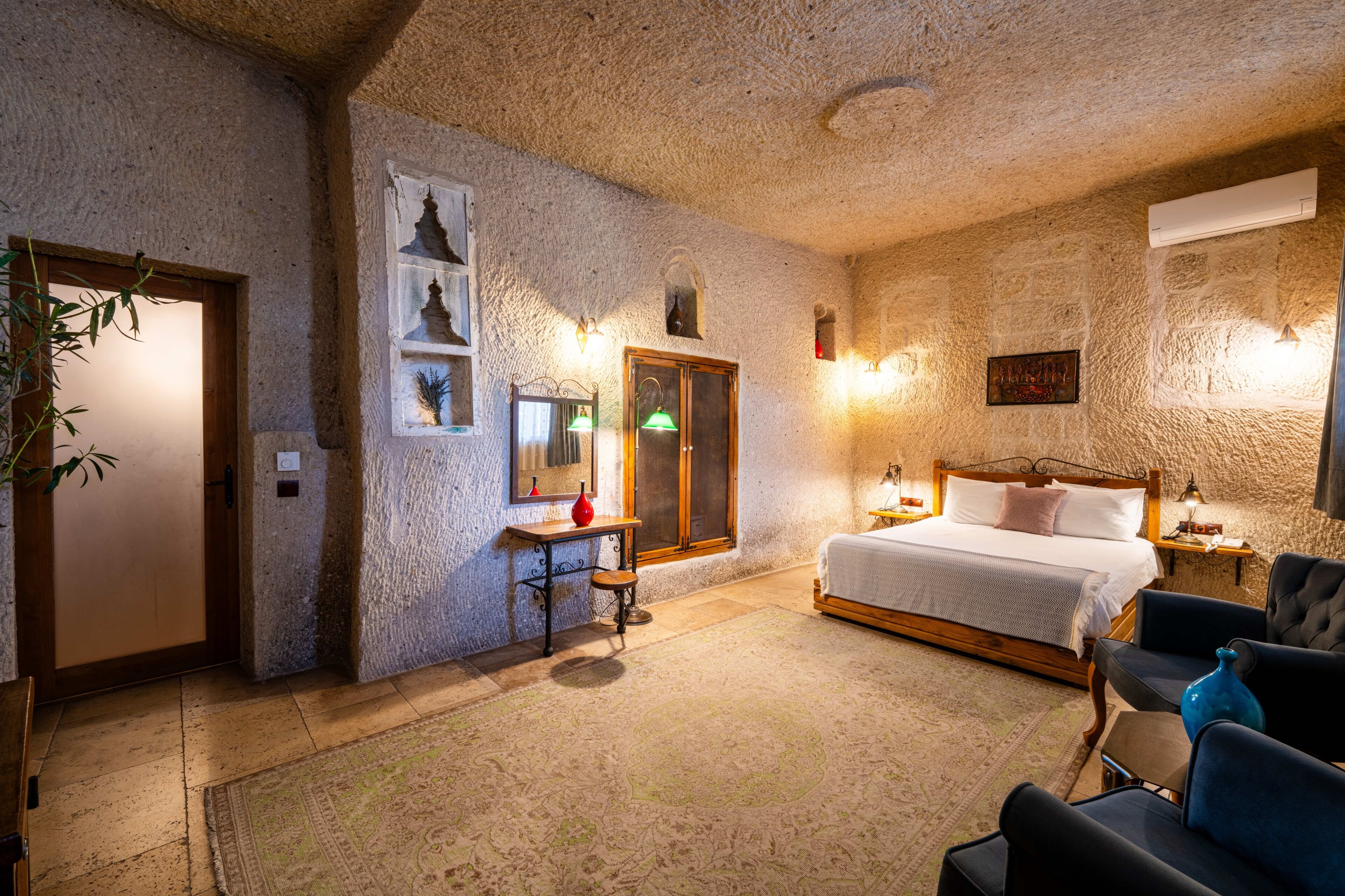 1 غرفة نوم وخزنة داخل الغرفة وبديكورات فريدة لكل غرفة