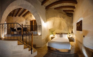 Suíte real, vista para o pátio | 1 quarto, cofres nos quartos, individualmente decorados