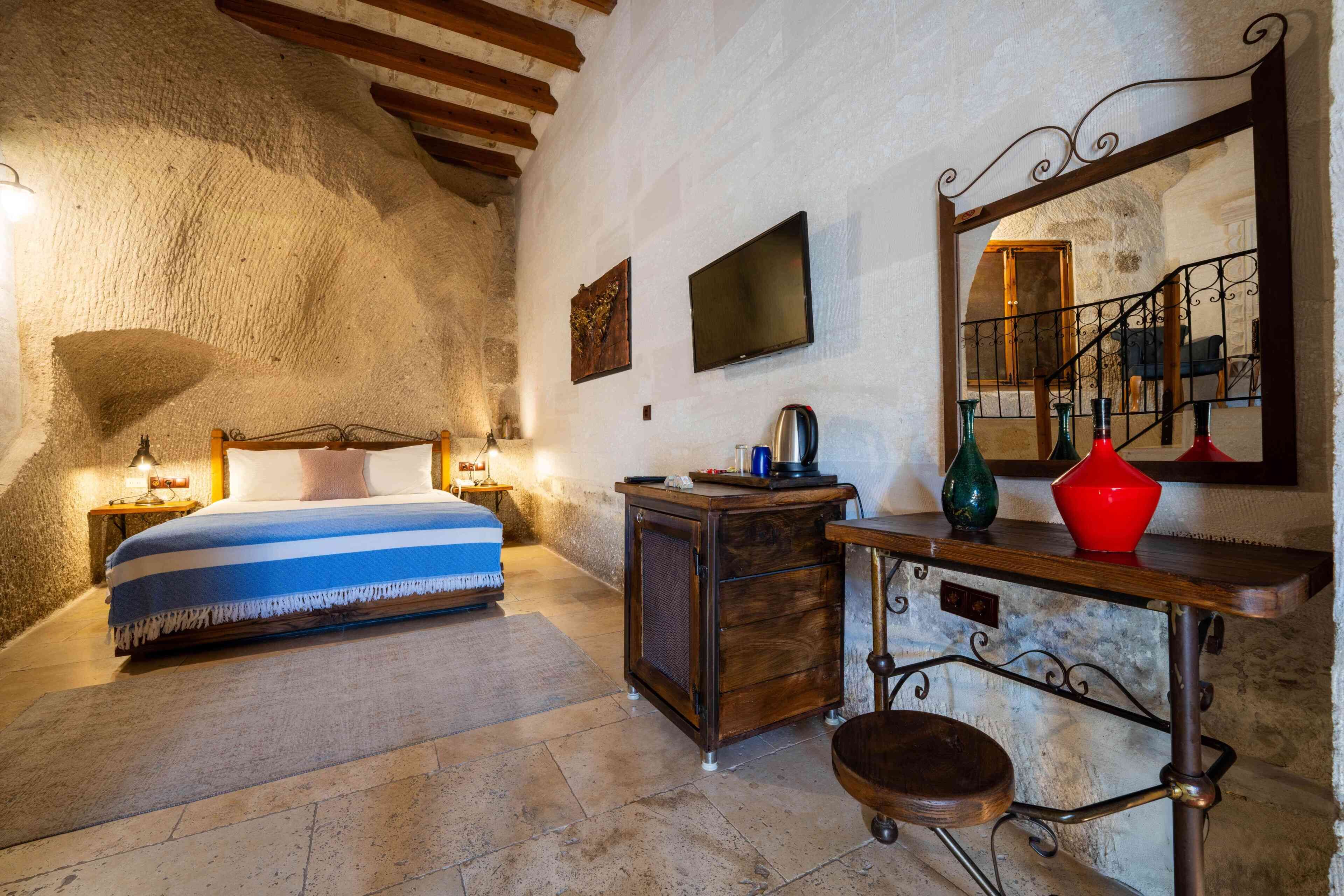 Royal Suite, Courtyard View | 1 bedroom, in-room safe, individually decorated, individually furnished