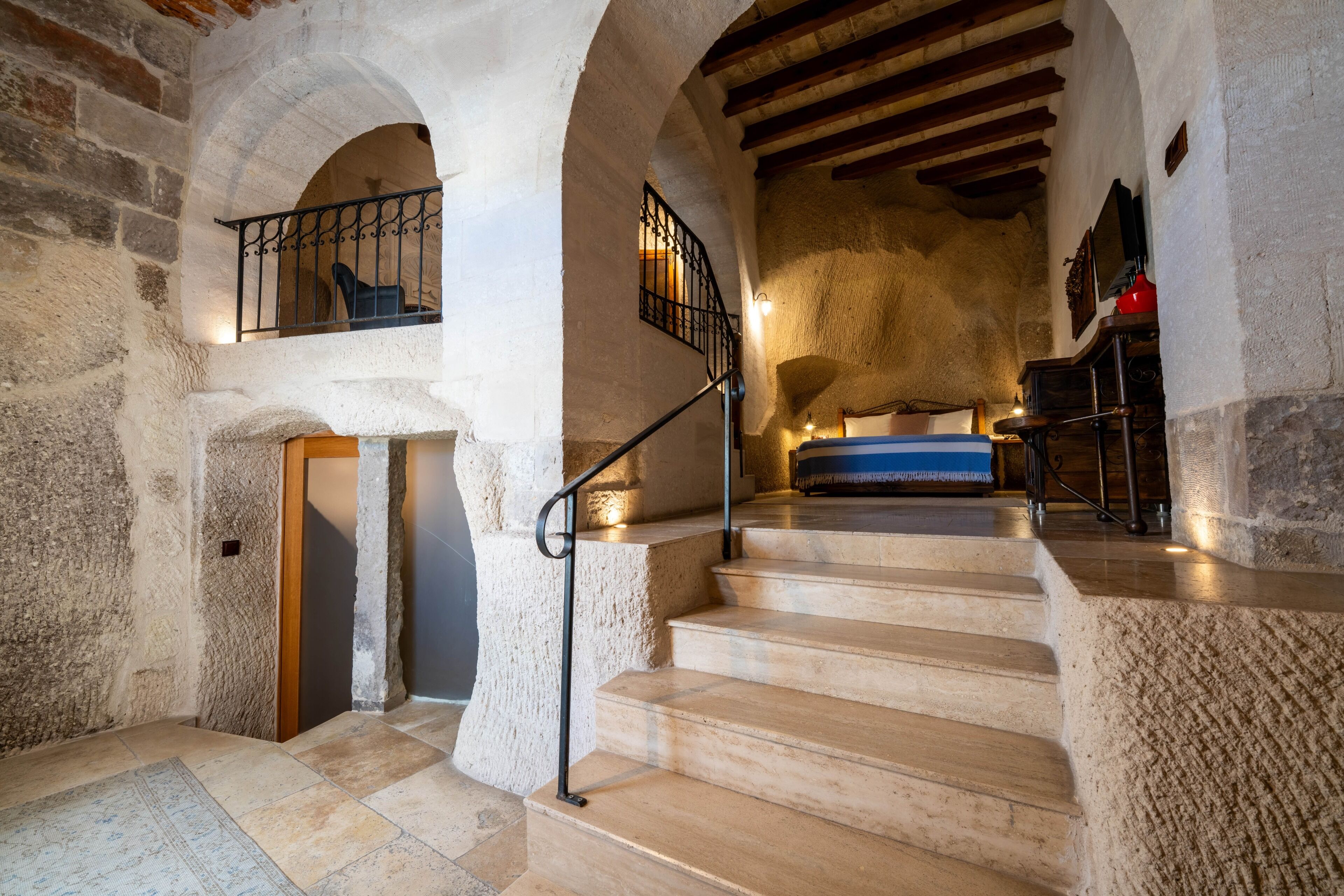 1 غرفة نوم وخزنة داخل الغرفة وبديكورات فريدة لكل غرفة