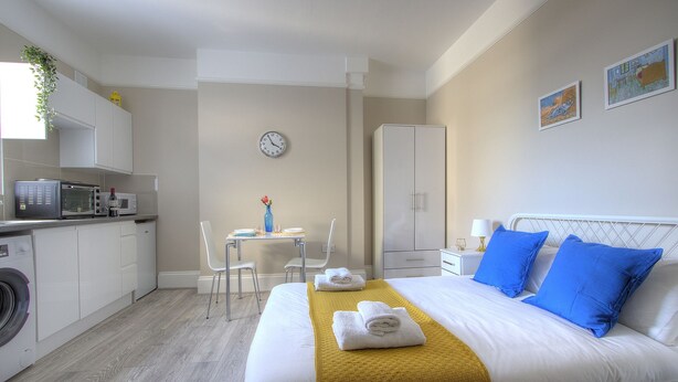 Bed sheets - B6 Medium Studio (London)