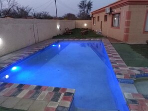 Kolam renang outdoor