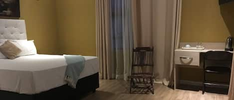 Comfort Double Room | Desk, iron/ironing board, free WiFi, bed sheets