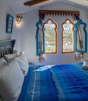 Standard Double Room (Nora) | Individually furnished, desk, free WiFi, bed sheets - Casa Sabila (Chefchaouen)