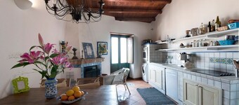 Casa La Zagara: omsorgsfullt restaurerat fritidshus i en pittoresk bergsby