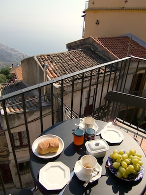 Enjoy a meal on the balcony with a view of the city and sea.