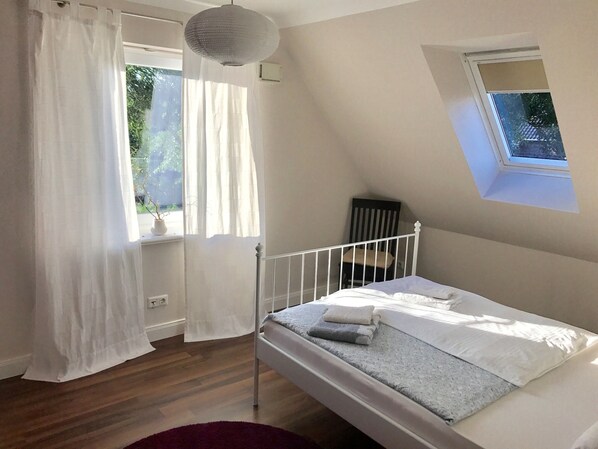 Free WiFi, bed sheets