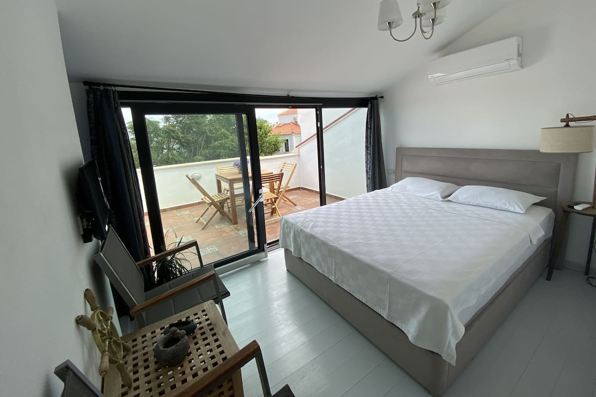 1 bedroom, free WiFi, bed sheets