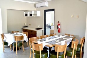 Breakfast, lunch, dinner served; local and international cuisine - Phudzi Hotel (Letlhakane)
