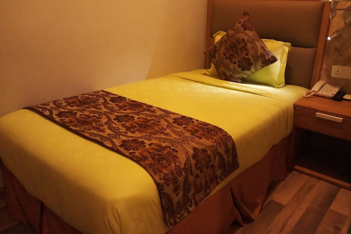 In-room safe, desk, iron/ironing board, rollaway beds