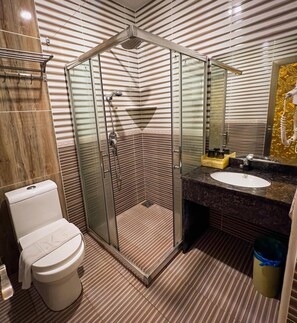 Free toiletries, slippers, bidet - K Garden Hotel Ipoh (Ipoh)