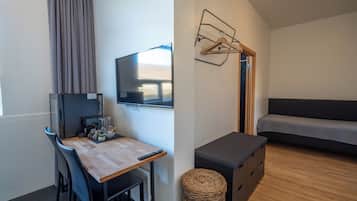 Habitación triple Confort, baño privado | Servicios de la habitación