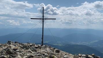 Ligstoelen aan het strand
