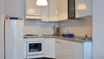 Apartment, 1 Bedroom (A2) | Private kitchen | Fridge, oven, stovetop, electric kettle