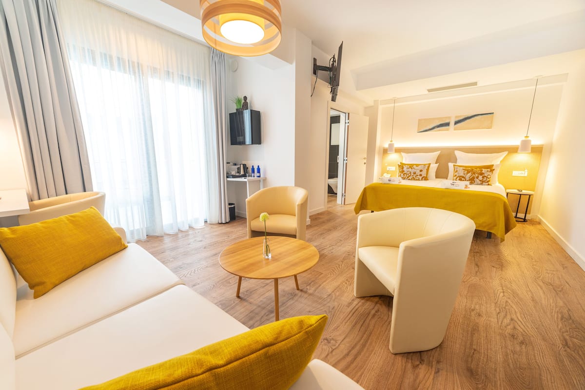 Habitación doble Deluxe, 1 cama matrimonial | 1 habitación, ropa de cama de alta calidad, edredón y minibar