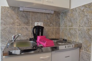 Studio (Little Fairy) | Private kitchen | Fridge, stovetop, cookware/dishes/utensils - Apartments Kralj (Malinska-Dubasnica)