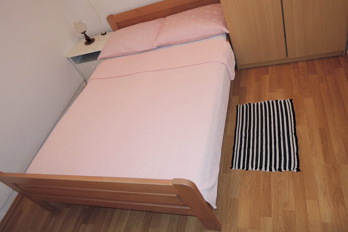 Studio (Regina) | Soundproofing, free WiFi, bed sheets
