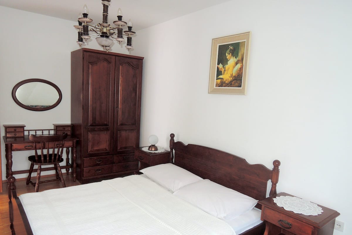 Apartment (A1) | Soundproofing, free WiFi, bed sheets
