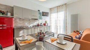 Leilighet, 1 soverom | Spiseområde på rommet