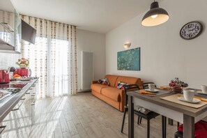 Apartamento, 1 quarto | Área de estar | TV de tela plana