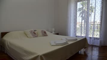 Apartment, Balkon | 2 Schlafzimmer, kostenloses WLAN, Bettwäsche