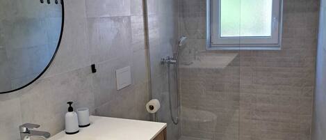 Apartment, Balcony | Bathroom shower