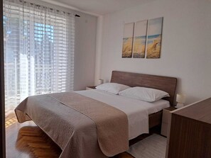 Apartment, Balcony | Free WiFi, bed sheets - Apartments Maestral (Malinska-Dubasnica)