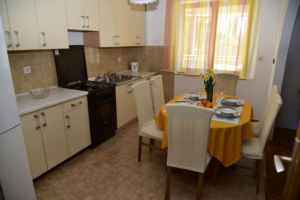 Apartment, Balcony | Private kitchen | Full-sized fridge, oven, stovetop, electric kettle