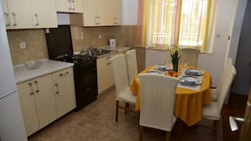 Apartment, Balkon | Eigene Küche | Großer Kühlschrank, Ofen, Herdplatte, Wasserkocher